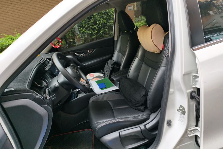 日产 奇骏 2017款 2.0L CVT舒适版 2WD中控内饰19