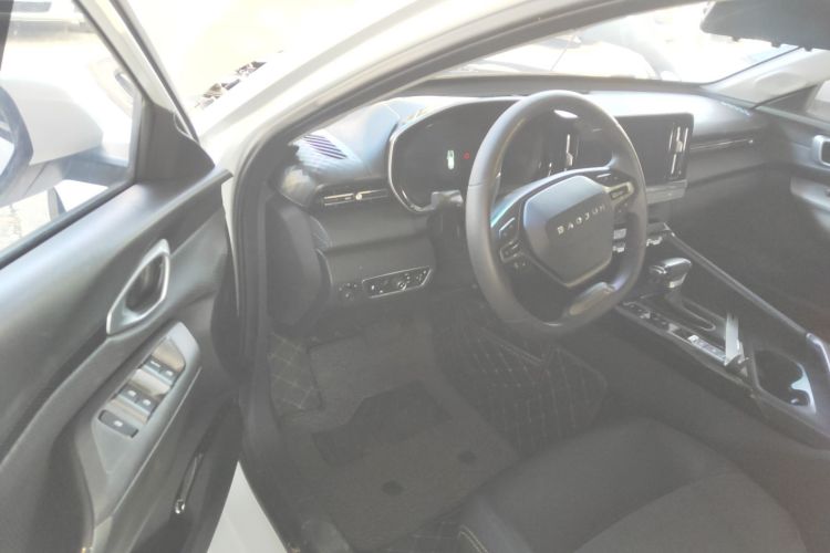 宝骏RC-5 2020款 RC-5W 1.5T CVT智耀豪华型中控内饰7003