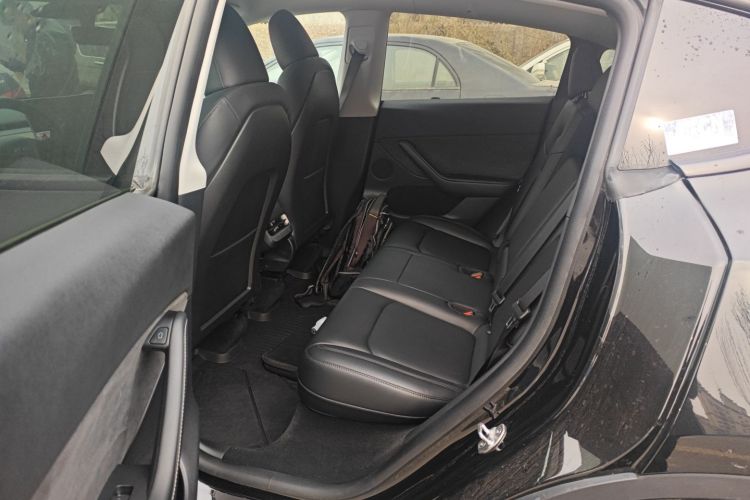 特斯拉 Model Y 2022款 长续航全轮驱动版中控内饰21