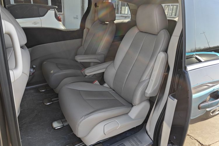 别克GL8 2023款 陆上公务舱 舒适型中控内饰21