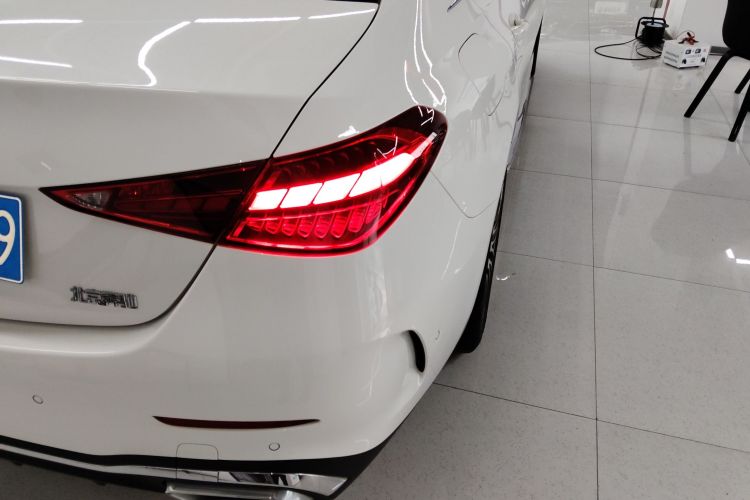 奔驰C级 2023款 改款 C 200 L 运动版车身外观9