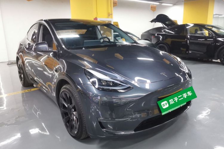 特斯拉 Model Y 2024款 长续航全轮驱动版车身外观3