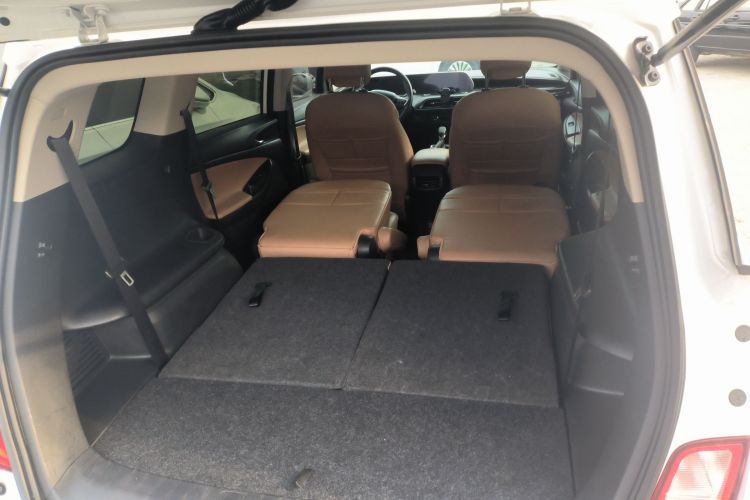 别克GL6 2021款 323T 轻混动互联豪华型机舱底盘23