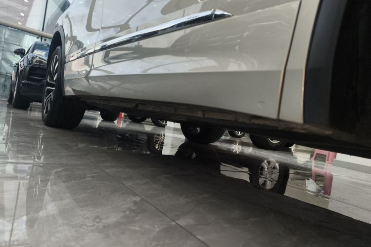 大众 途观L 2019款 330TSI 自动两驱R-Line旗舰版 国VI局部细节9001