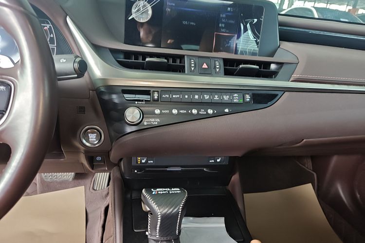 雷克萨斯ES 2020款 200 卓越版中控内饰16