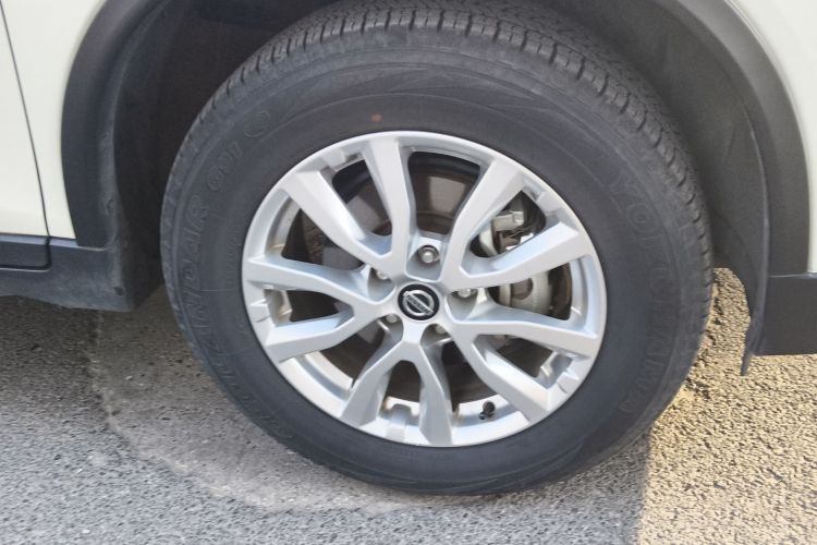 日产 奇骏 2019款 2.0L CVT舒适版 2WD车身外观10