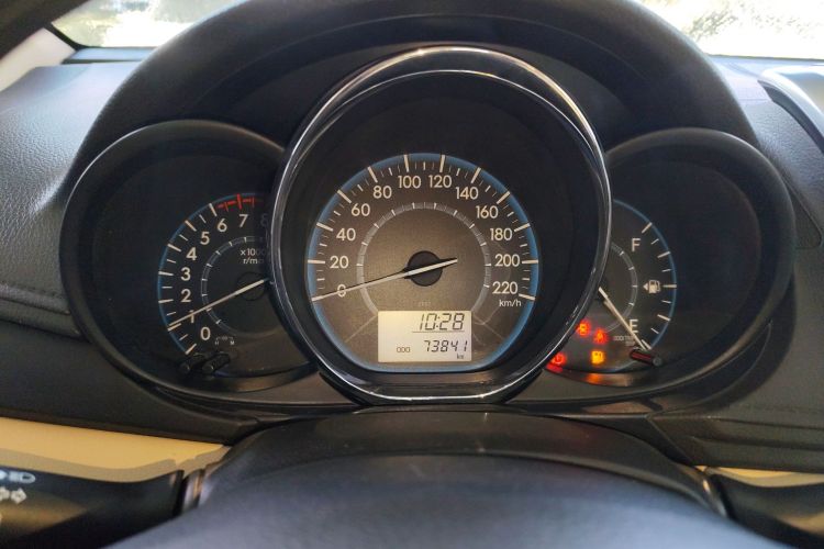 丰田 威驰 2014款 1.3L 手动型尚版中控内饰14