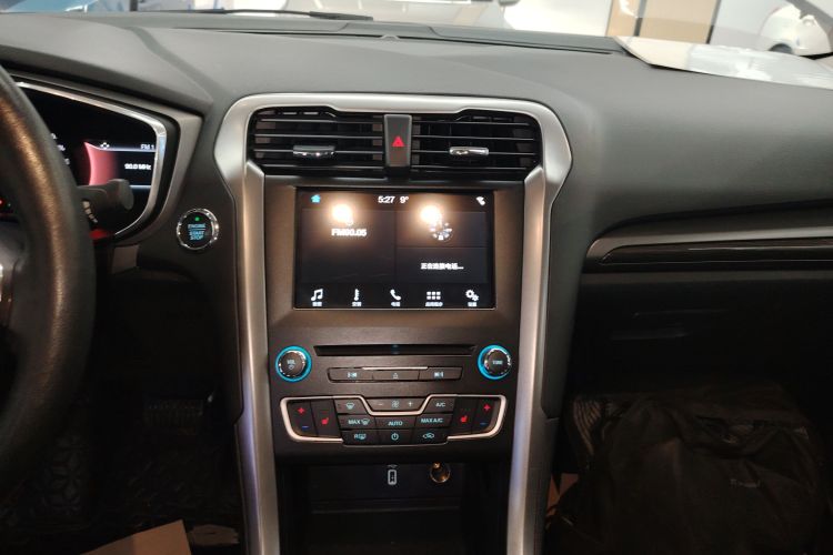 福特 蒙迪欧 2017款 改款 EcoBoost 180 豪华型中控内饰16