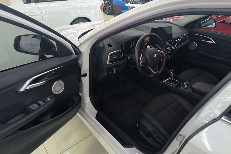 宝马1系 2023款 120i M运动版中控内饰20