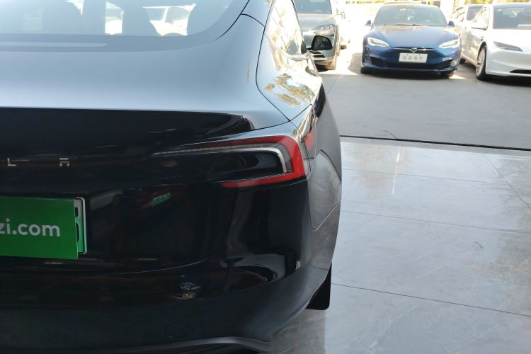 特斯拉 Model 3 2023款 长续航全轮驱动版车身外观9
