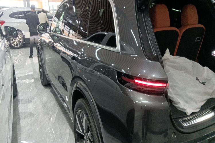 理想汽车 理想L8 2023款 Air车身外观4