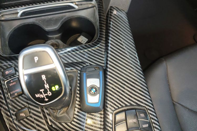 宝马3系 2017款 320Li M运动型中控内饰11