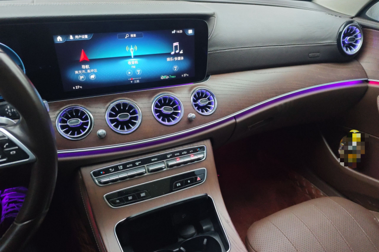 奔驰E级 2022款 改款三 E 300 L 时尚型中控内饰16