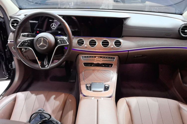奔驰E级 2023款 改款 E 300 L 时尚型中控内饰12