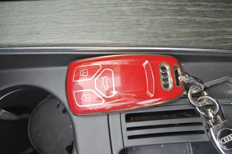 奥迪A4L 2022款 40 TFSI 时尚致雅型中控内饰11