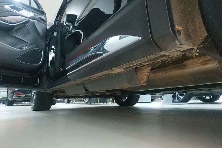 红旗HS7 2023款 2.0T 自动四驱旗畅版 六座局部细节9002