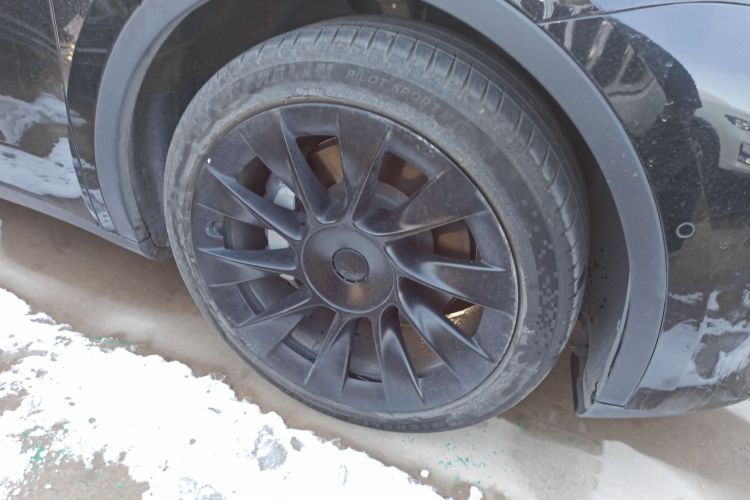 特斯拉 Model Y 2021款 标准续航后驱版车身外观10