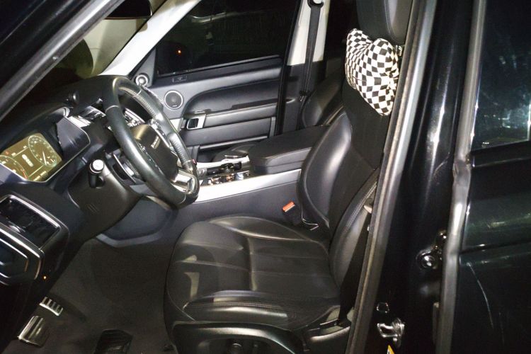 路虎 揽胜运动版 2016款 3.0 SC V6 HSE DYNAMIC中控内饰19