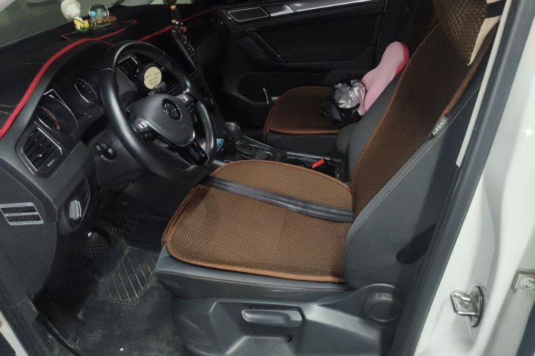 大众 高尔夫·嘉旅 2016款 230TSI 自动进取型中控内饰19