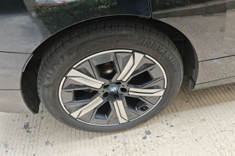 宝马iX 2022款 xDrive40车身外观6008