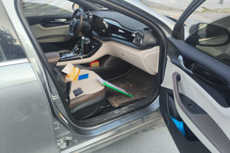 比亚迪 秦PLUS 2024款 荣耀版 DM-i 55KM领先型局部细节9005