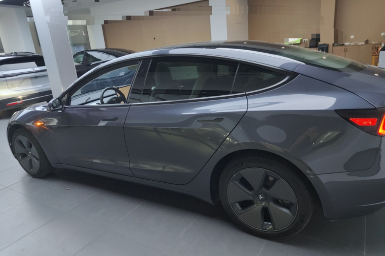 特斯拉 Model 3 2021款 标准续航后驱升级版车身外观4