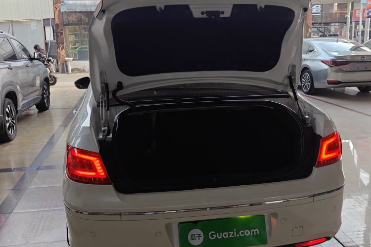 标致408 2013款 2.0L 自动舒适版机舱底盘23