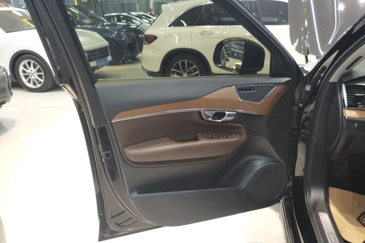 沃尔沃XC90 2020款 改款 T6 智逸豪华版 7座中控内饰7007