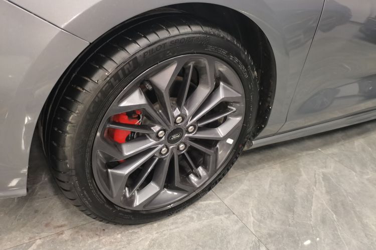 福特 福克斯 2022款 两厢 EcoBoost 180 自动ST Line车身外观6007