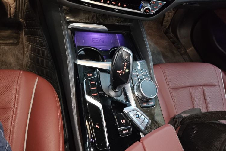 宝马5系 2022款 改款二 525Li M运动套装中控内饰18