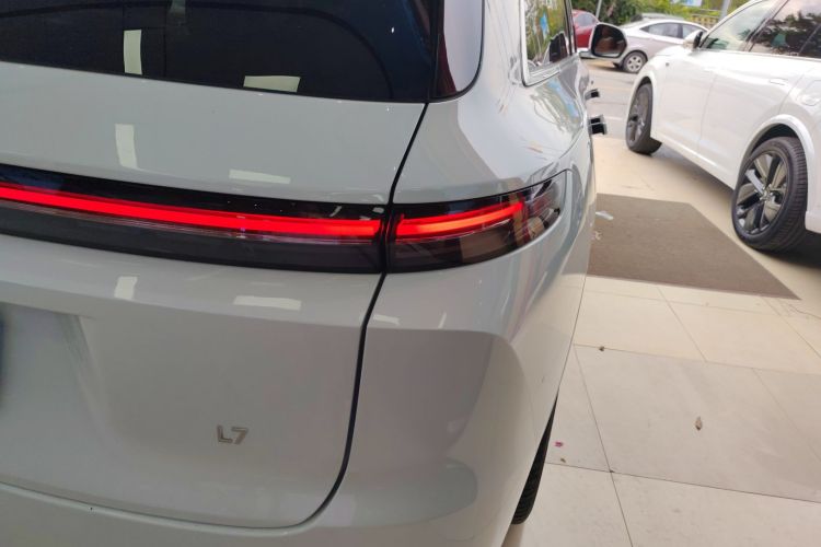 理想汽车 理想L7 2024款 Ultra车身外观9