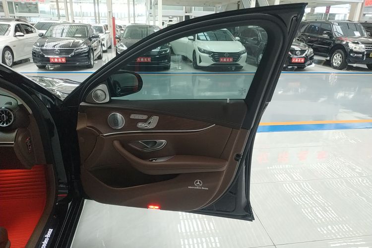 奔驰E级 2020款 改款 E 300 L 殊享版中控内饰7005