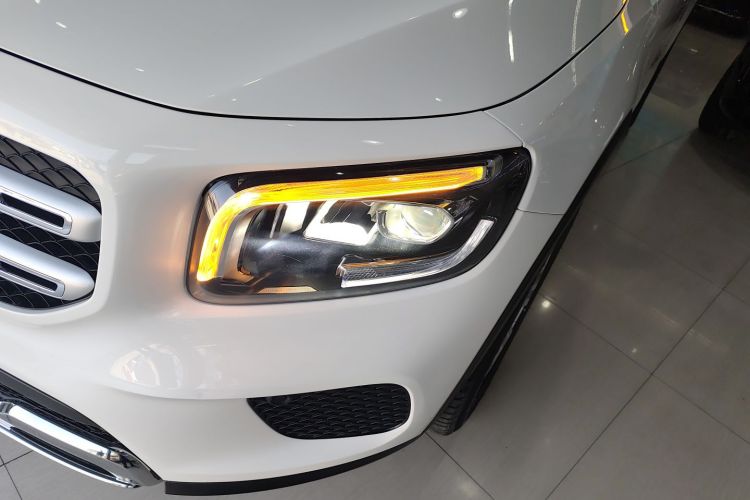 奔驰GLB 2023款 GLB 200 动感型局部细节36