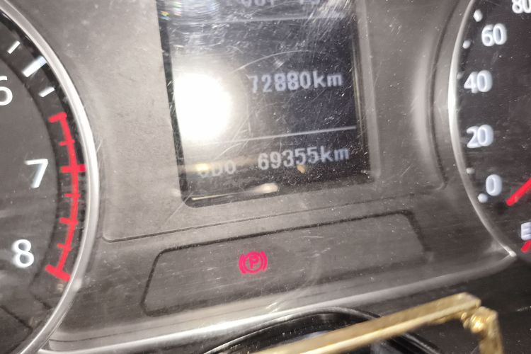 陆风X7 2015款 2.0T 全景尊贵版中控内饰15