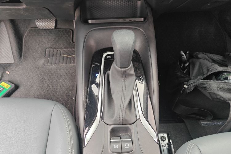 丰田 卡罗拉 2023款 1.8L 智能电混双擎 精英版中控内饰18