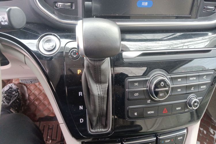 广汽传祺 传祺M8 2018款 320T 尊贵版中控内饰18