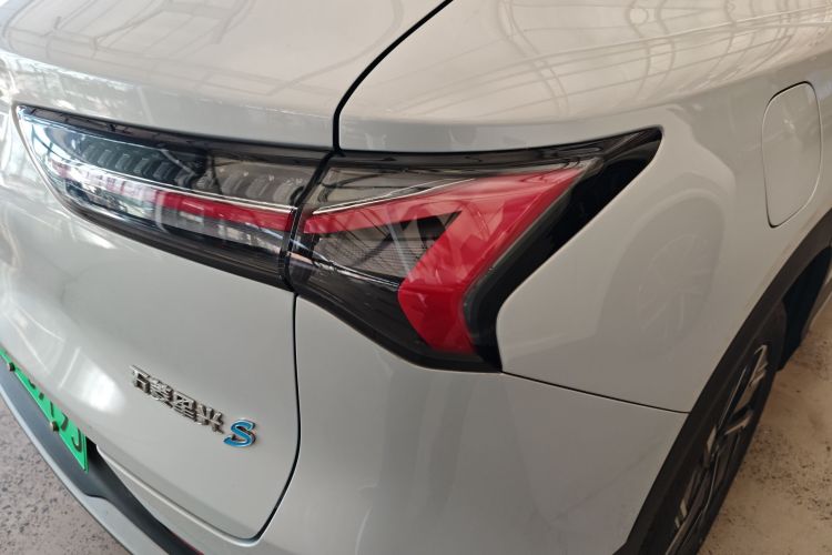 五菱汽车 五菱星光S 2024款 130km 旗舰型车身外观9