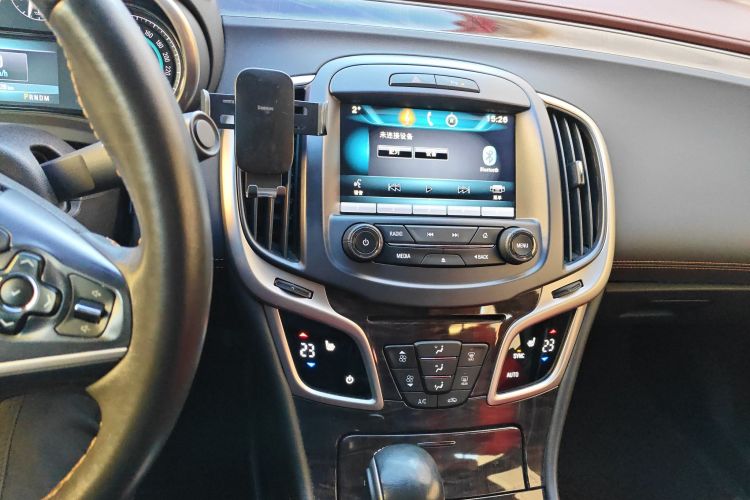 别克 君越 2013款 2.4L SIDI精英舒适型中控内饰16
