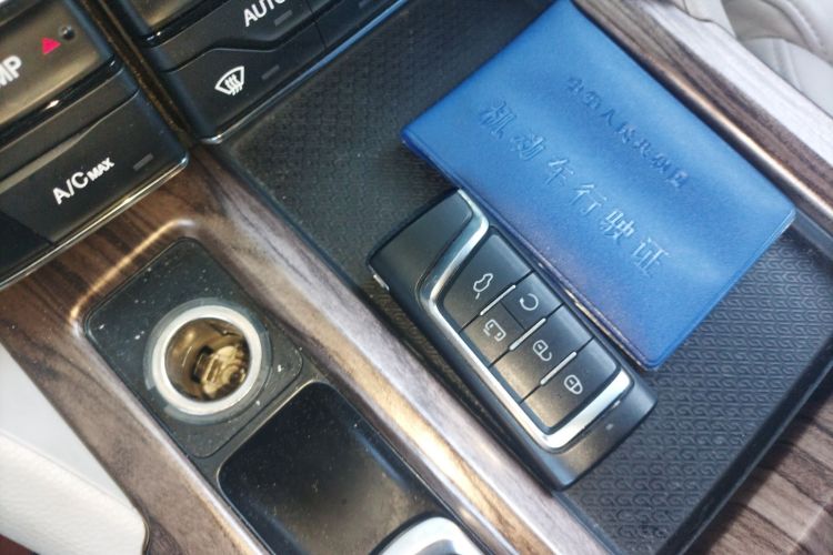 广汽传祺 传祺M8 2018款 320T 尊享版中控内饰11