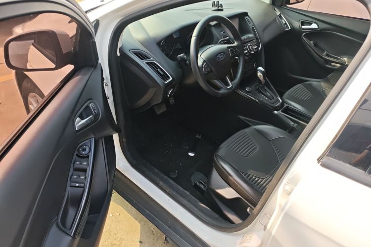 福特 福克斯 2018款 三厢经典 1.6L 自动风尚型智行版中控内饰20