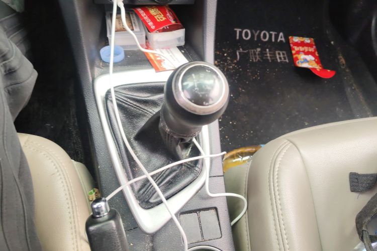丰田 雷凌 2014款 1.6G 手动精英版中控内饰18