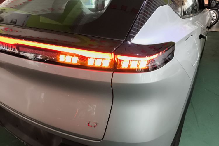 东风风神 风神L7新能源 2024款 205 Plus车身外观9