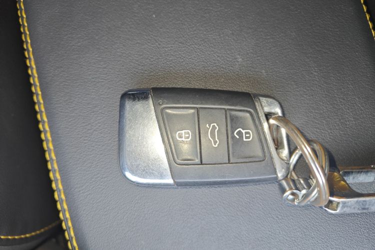 一汽-大众CC 2023款 380TSI 夺目版中控内饰11