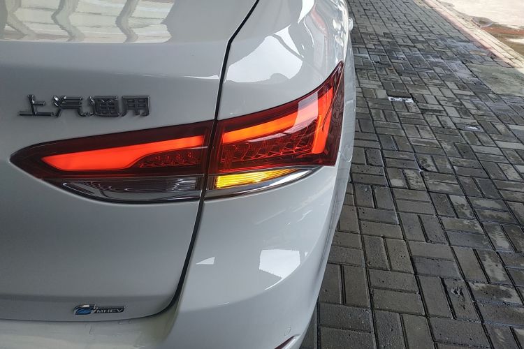 别克 英朗 2021款 改款 1.3T 自动轻混动精英型车身外观9