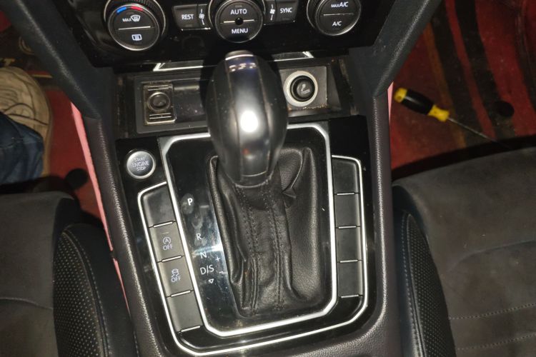 大众 迈腾 2017款 330TSI DSG 尊贵型中控内饰18