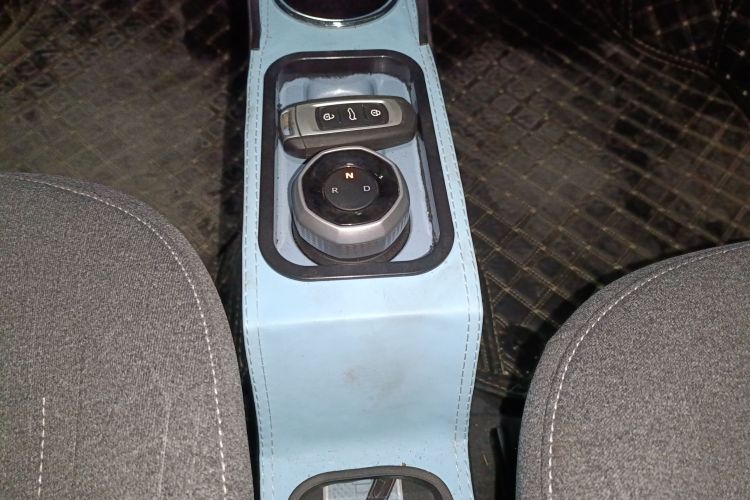 吉利银河 2023款 熊猫mini 200km 耐力熊中控内饰18