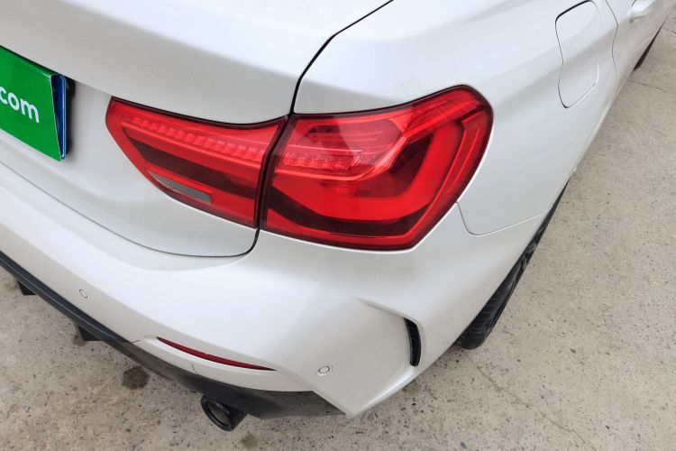 宝马1系 2021款 改款 125i M运动曜夜版车身外观9