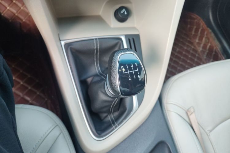 别克 英朗 2018款 15T 手动精英型 国V中控内饰18