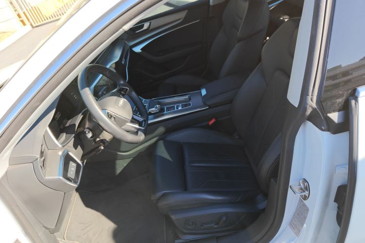 奥迪A7 2021款 45 TFSI 臻选型中控内饰19