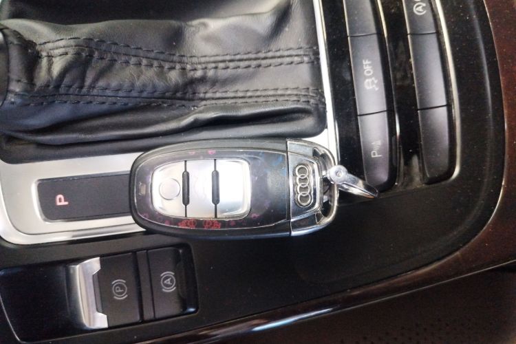 奥迪A4L 2013款 35 TFSI 自动标准型中控内饰11